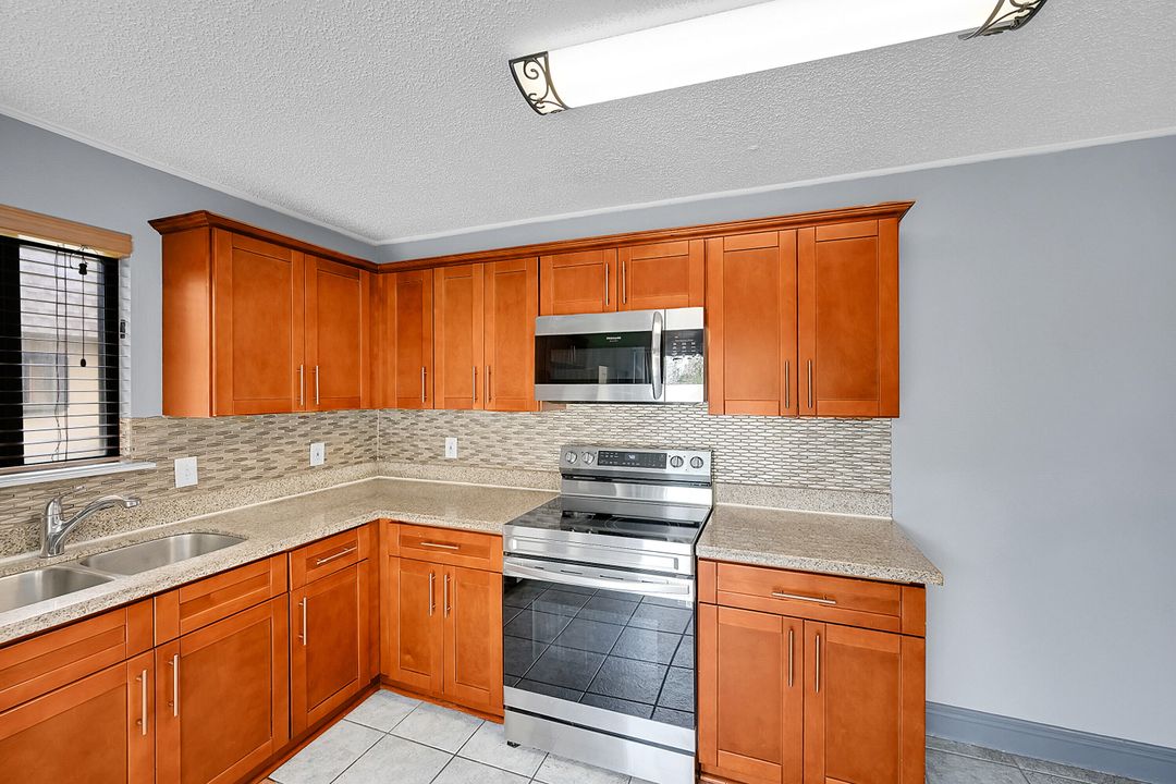 Activo con contrato: $2,475 (3 camas, 2 baños, 1500 Pies cuadrados)