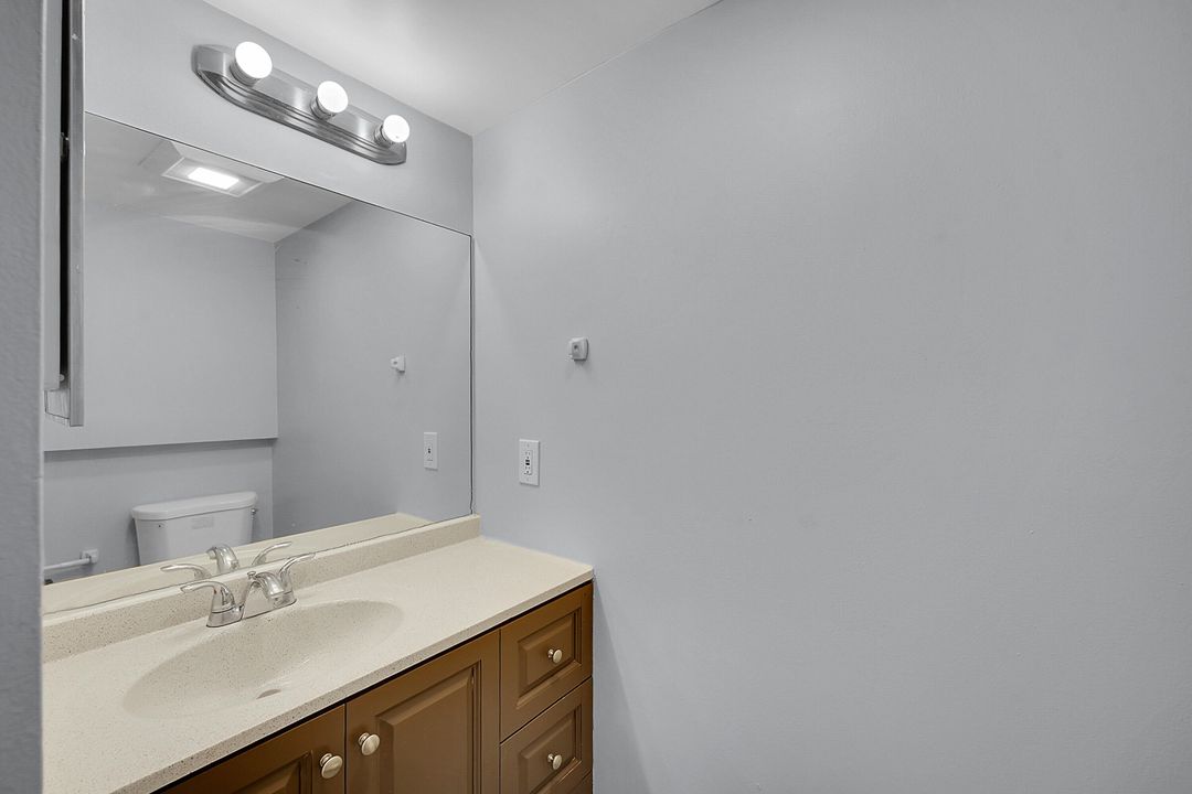 Activo con contrato: $2,475 (3 camas, 2 baños, 1500 Pies cuadrados)