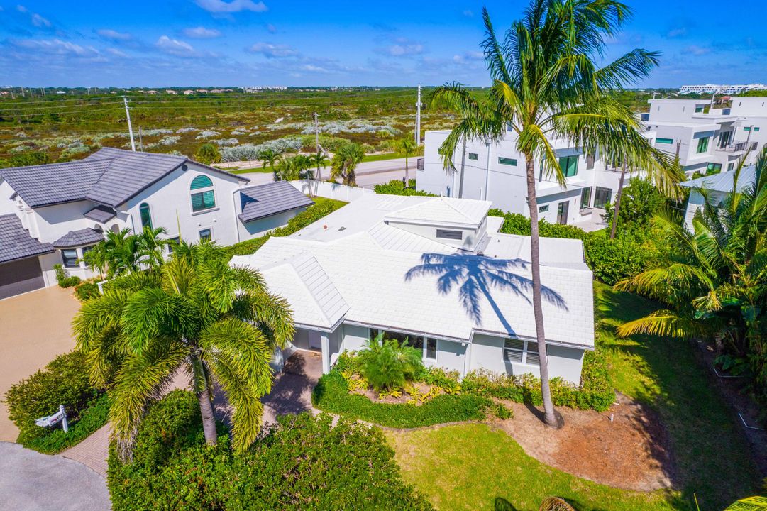 Active With Contract: $2,110,000 (4 beds, 3 baths, 2700 Square Feet)