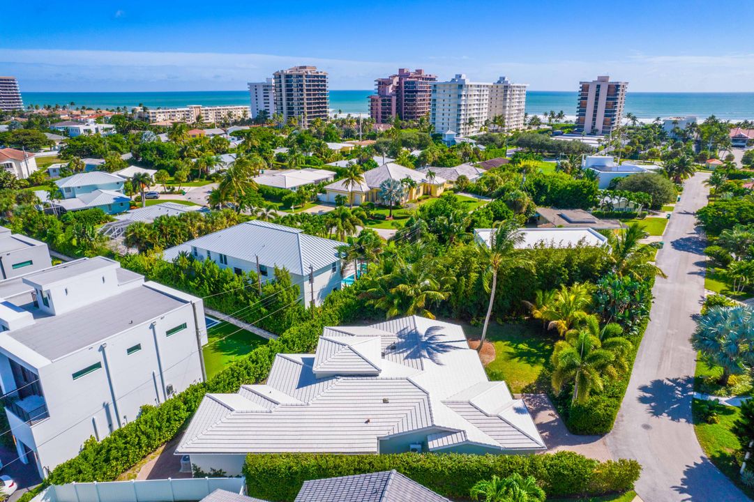 Active With Contract: $2,110,000 (4 beds, 3 baths, 2700 Square Feet)