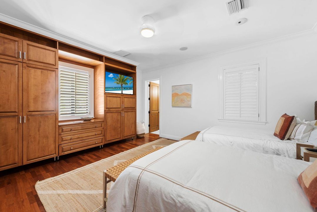 待售: $7,500,000 (4 贝兹, 5 浴室, 5159 平方英尺)