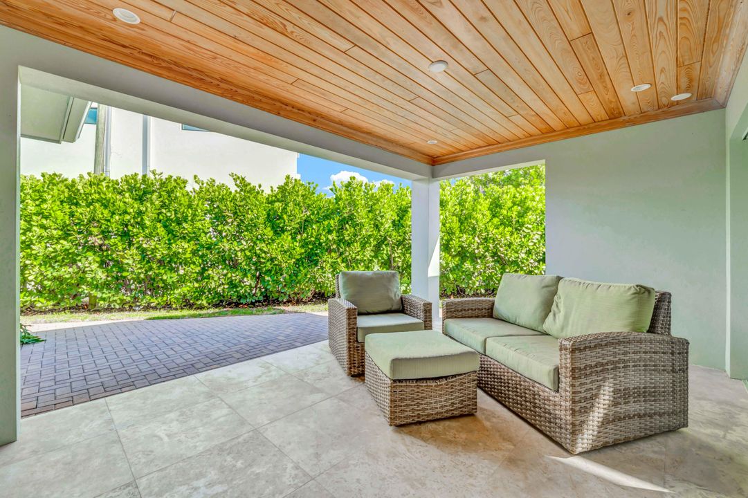 Active With Contract: $2,110,000 (4 beds, 3 baths, 2700 Square Feet)