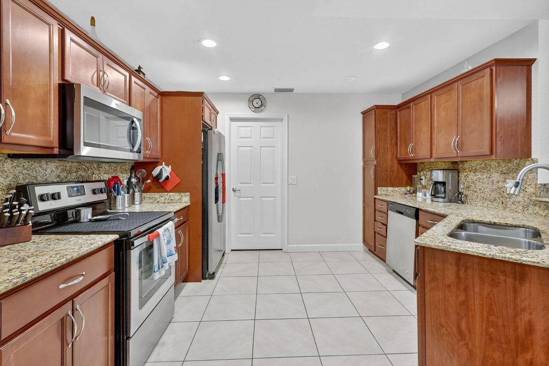 For Sale: $235,000 (2 beds, 2 baths, 1451 Square Feet)