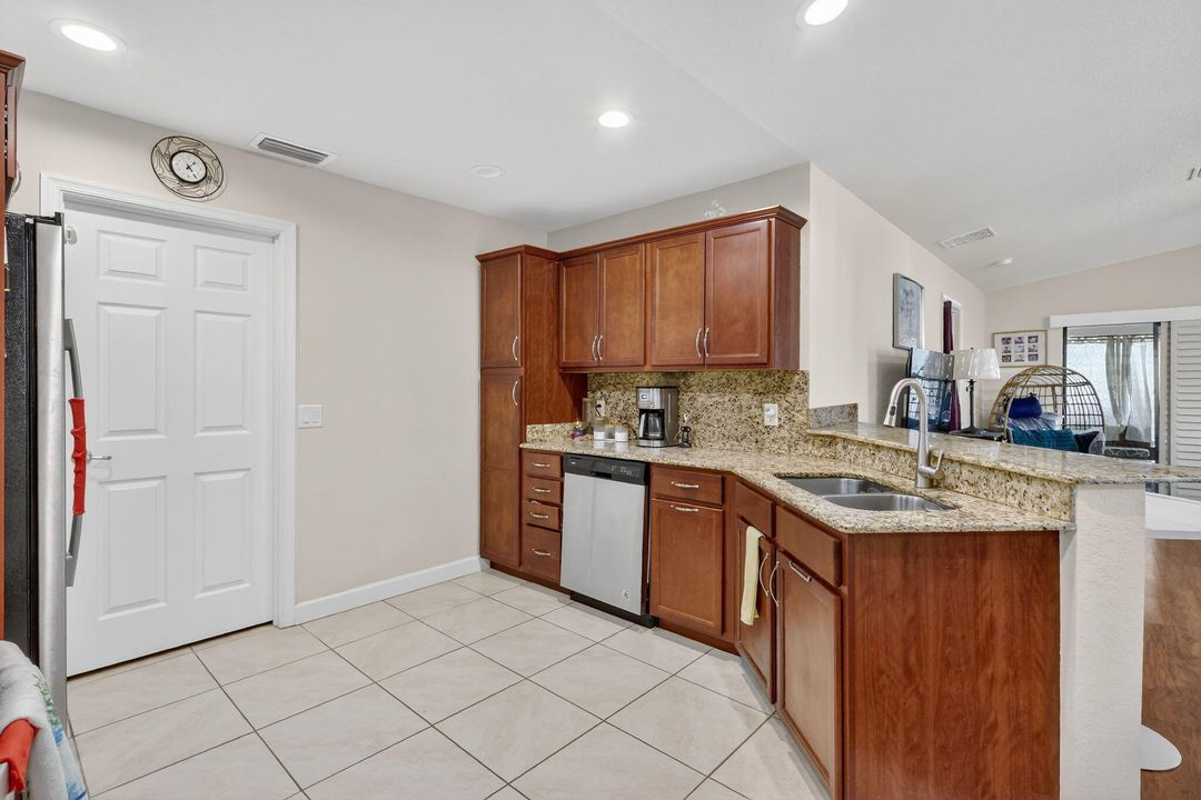 For Sale: $235,000 (2 beds, 2 baths, 1451 Square Feet)