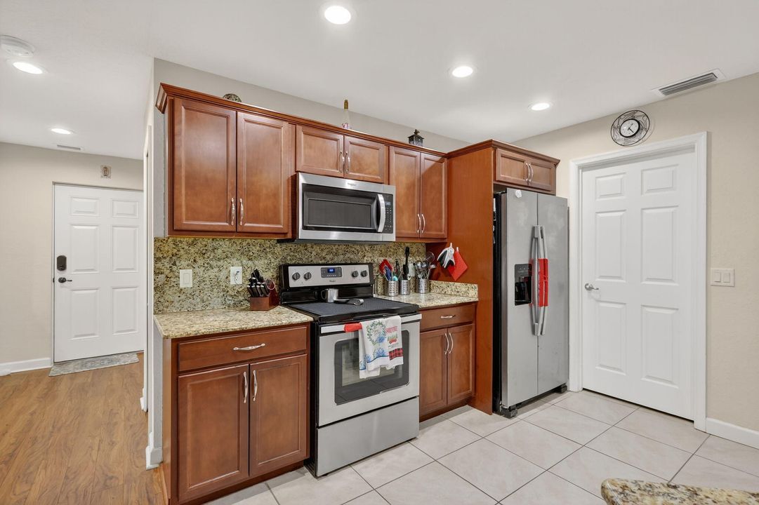 For Sale: $235,000 (2 beds, 2 baths, 1451 Square Feet)