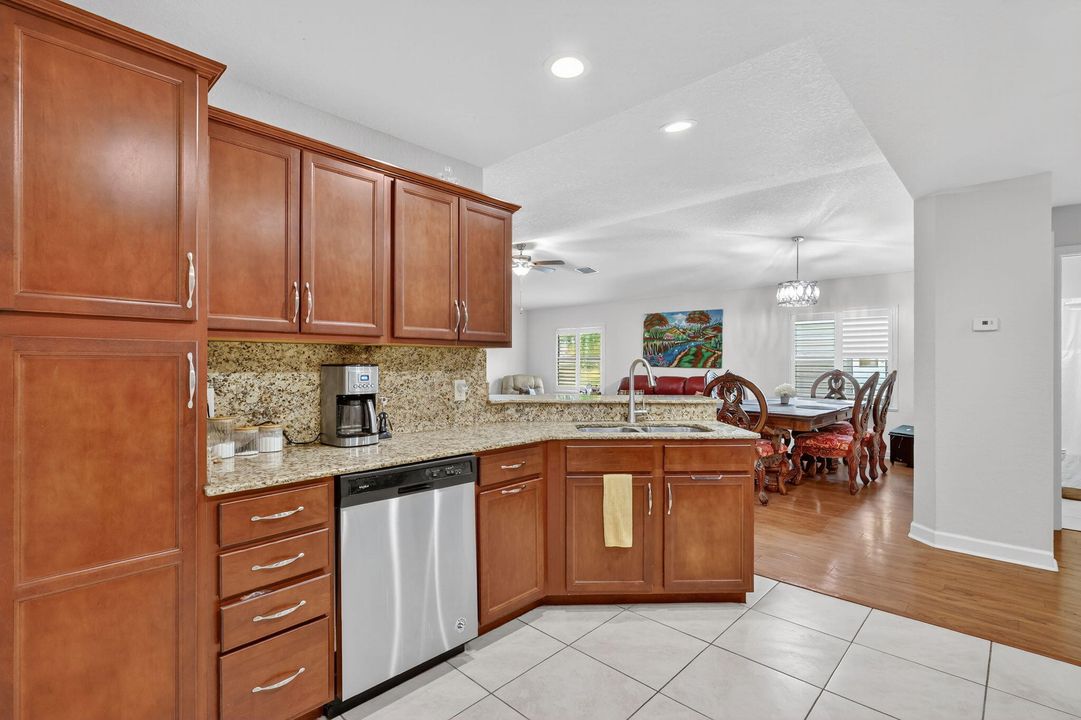 For Sale: $235,000 (2 beds, 2 baths, 1451 Square Feet)