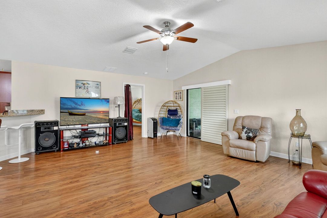 For Sale: $235,000 (2 beds, 2 baths, 1451 Square Feet)