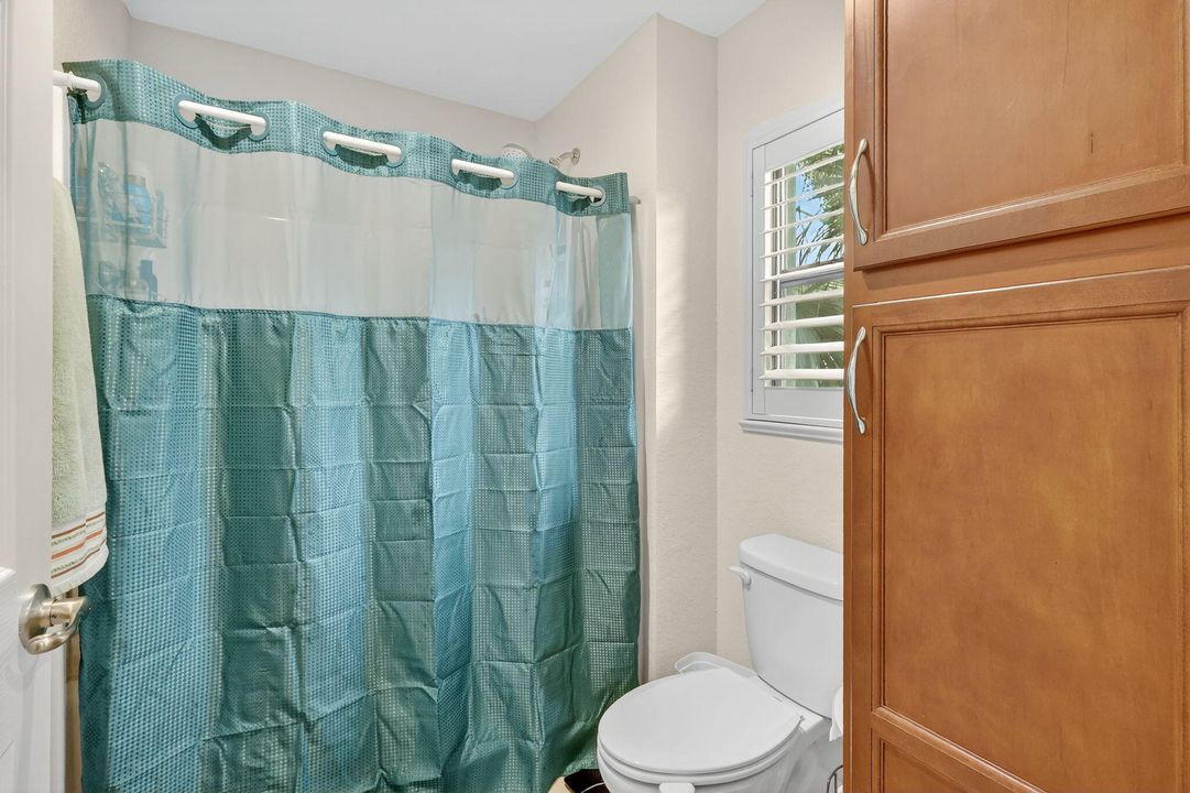 For Sale: $235,000 (2 beds, 2 baths, 1451 Square Feet)