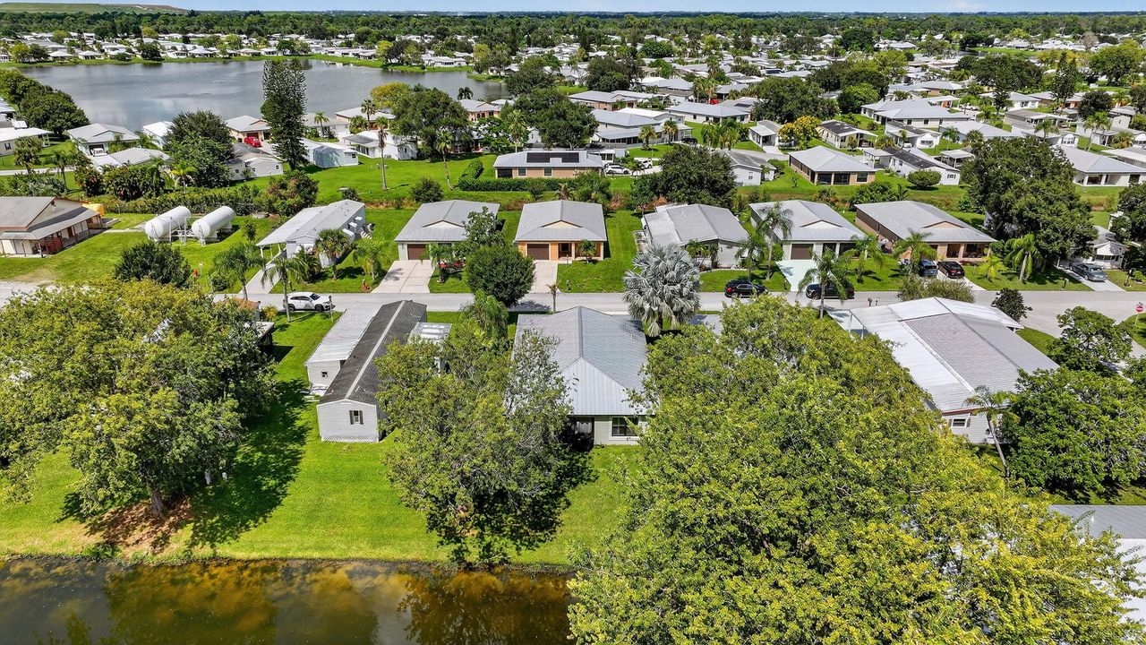 For Sale: $235,000 (2 beds, 2 baths, 1451 Square Feet)