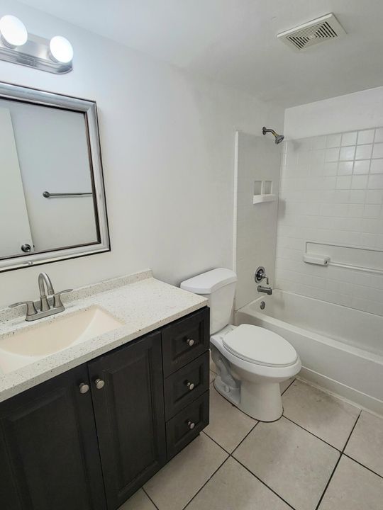 合同活跃: $129,000 (2 贝兹, 1 浴室, 825 平方英尺)