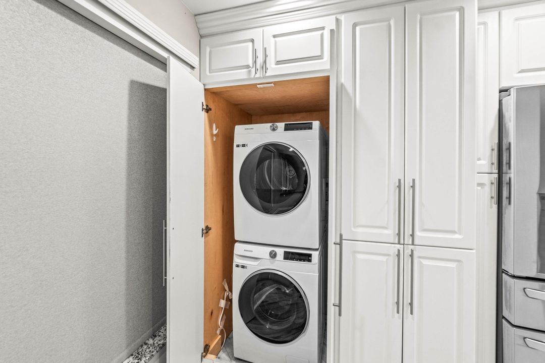 Active With Contract: $199,000 (2 beds, 2 baths, 1145 Square Feet)