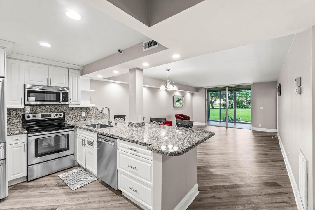 Active With Contract: $199,000 (2 beds, 2 baths, 1145 Square Feet)