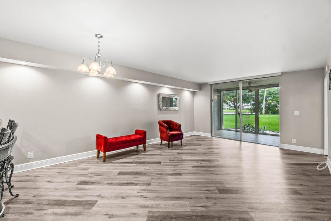 Active With Contract: $199,000 (2 beds, 2 baths, 1145 Square Feet)