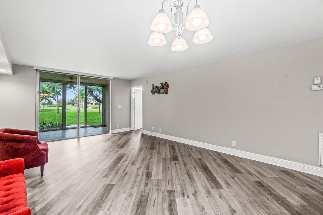 Active With Contract: $199,000 (2 beds, 2 baths, 1145 Square Feet)