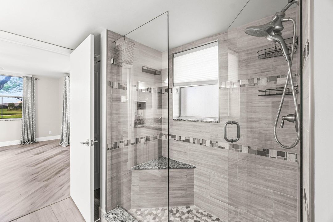 Active With Contract: $199,000 (2 beds, 2 baths, 1145 Square Feet)