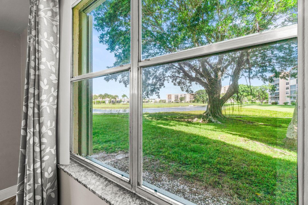 Active With Contract: $199,000 (2 beds, 2 baths, 1145 Square Feet)