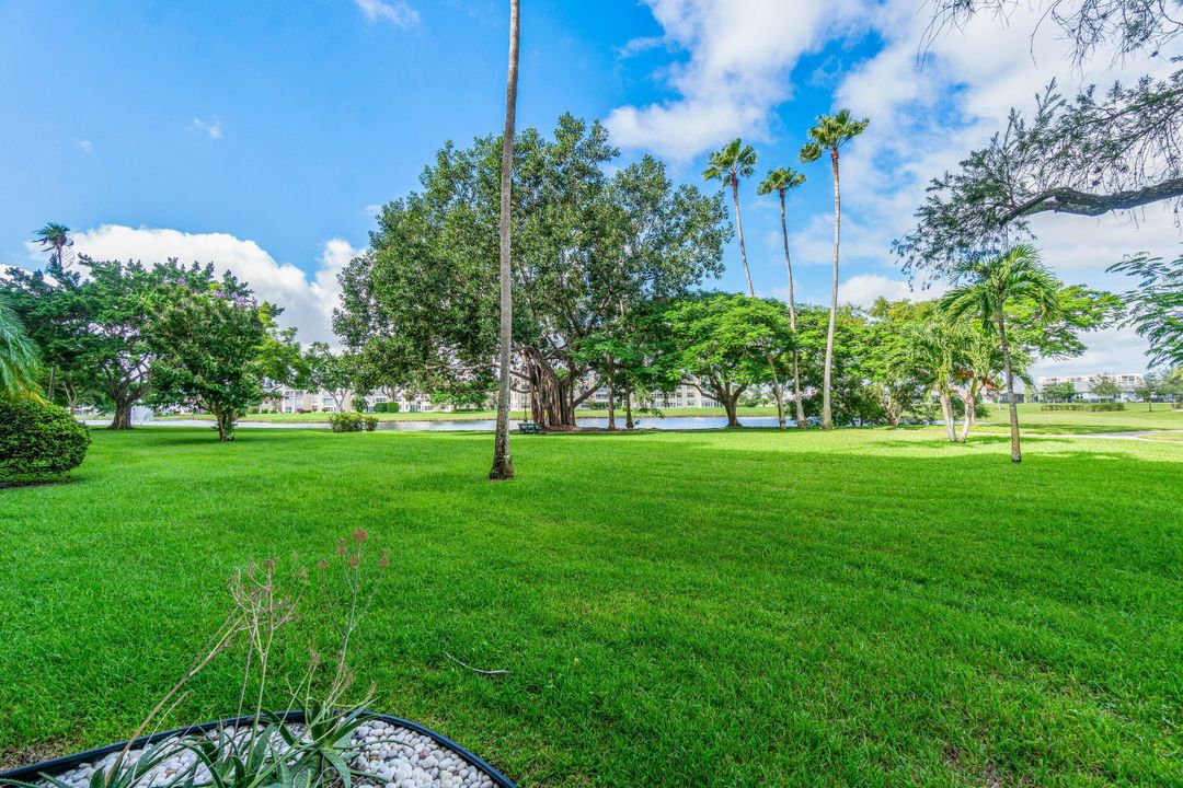 Active With Contract: $199,000 (2 beds, 2 baths, 1145 Square Feet)