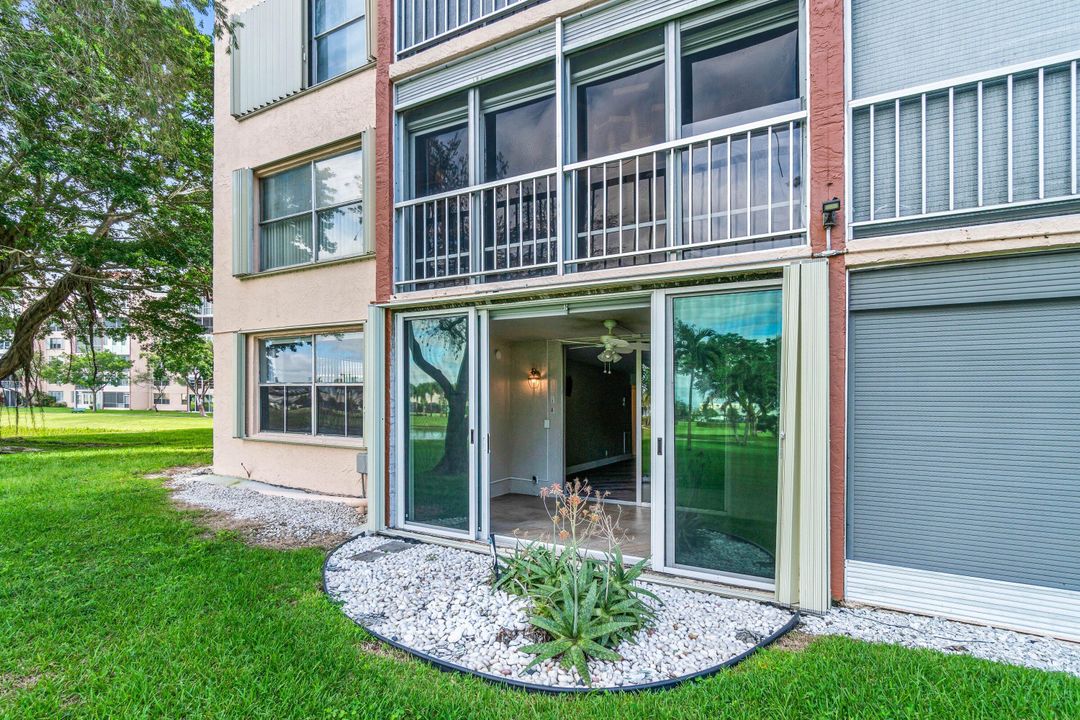 Active With Contract: $199,000 (2 beds, 2 baths, 1145 Square Feet)