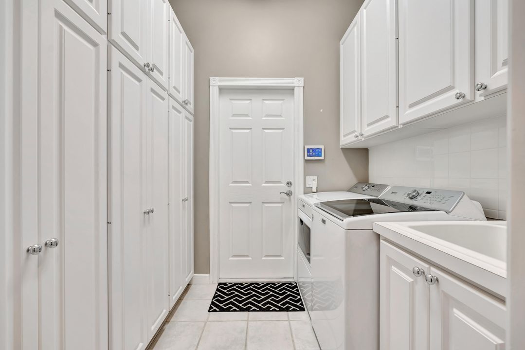 Active With Contract: $895,000 (4 beds, 3 baths, 2536 Square Feet)