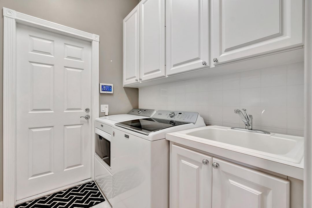 Active With Contract: $895,000 (4 beds, 3 baths, 2536 Square Feet)