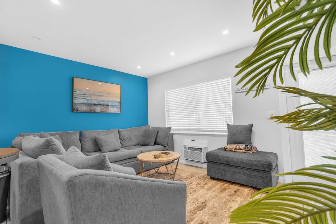 For Sale: $140,000 (1 beds, 1 baths, 550 Square Feet)