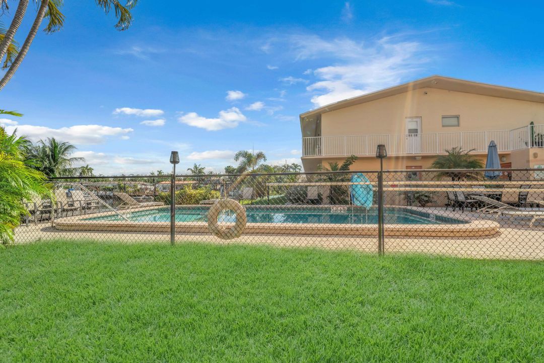 For Sale: $140,000 (1 beds, 1 baths, 550 Square Feet)