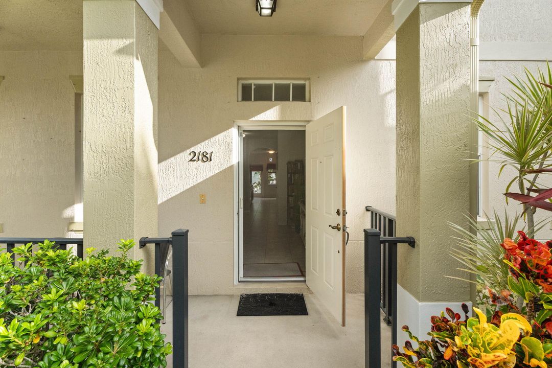 For Sale: $266,000 (3 beds, 2 baths, 1378 Square Feet)