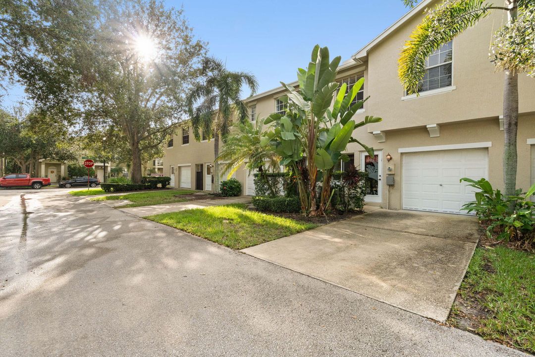 For Sale: $266,000 (3 beds, 2 baths, 1378 Square Feet)