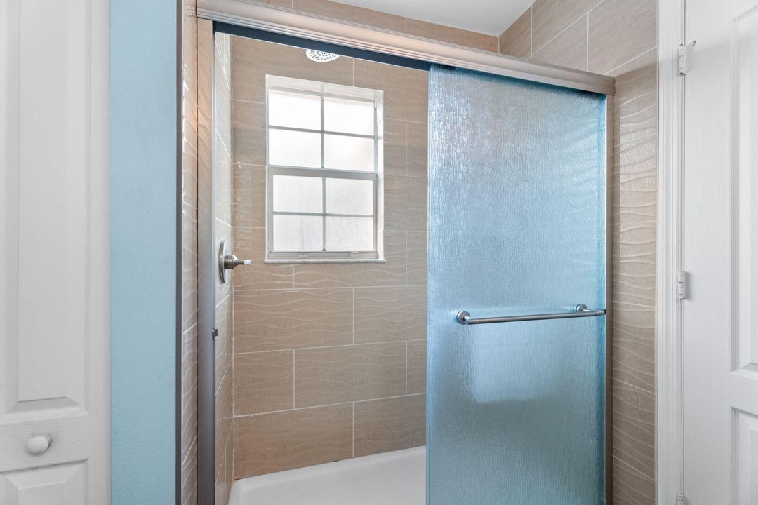 For Sale: $266,000 (3 beds, 2 baths, 1378 Square Feet)