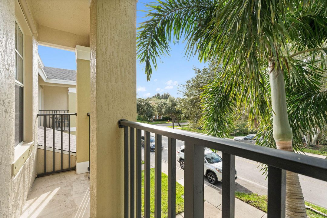 For Sale: $266,000 (3 beds, 2 baths, 1378 Square Feet)