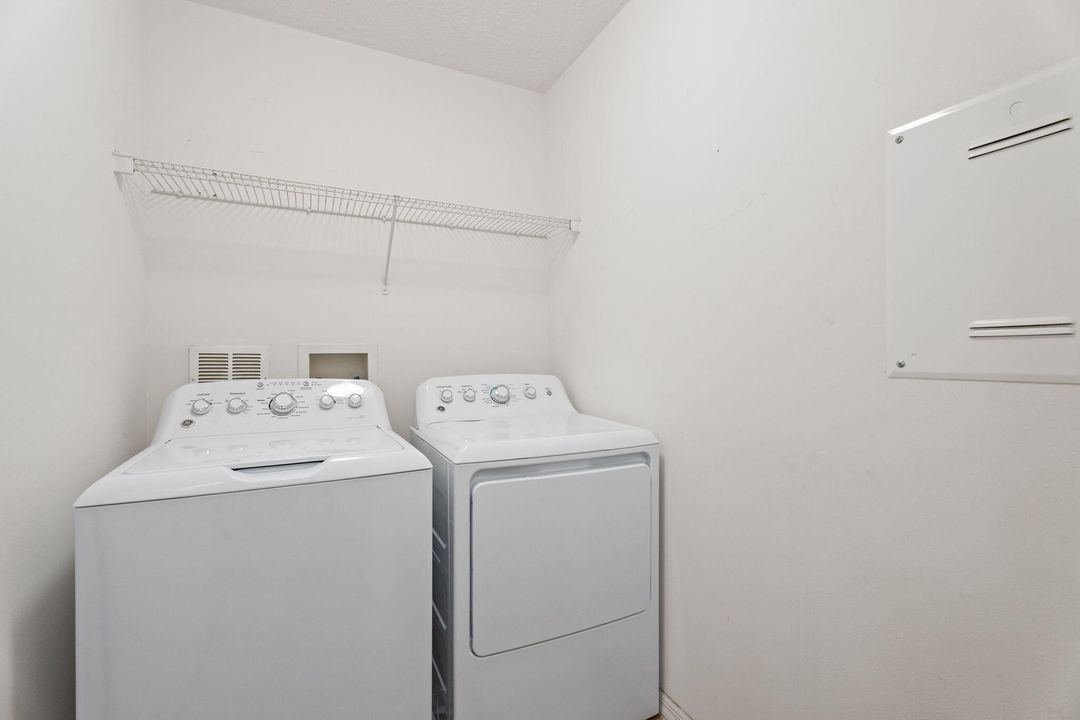 For Sale: $266,000 (3 beds, 2 baths, 1378 Square Feet)