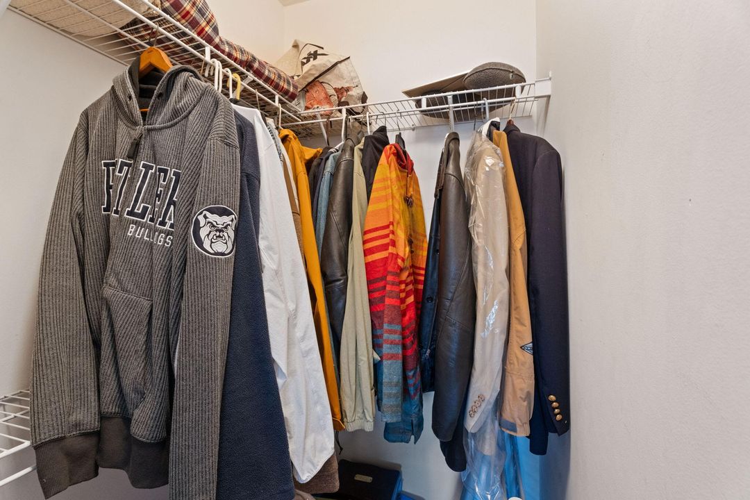 For Sale: $266,000 (3 beds, 2 baths, 1378 Square Feet)