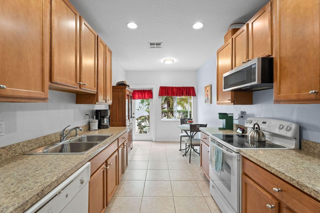 For Sale: $266,000 (3 beds, 2 baths, 1378 Square Feet)