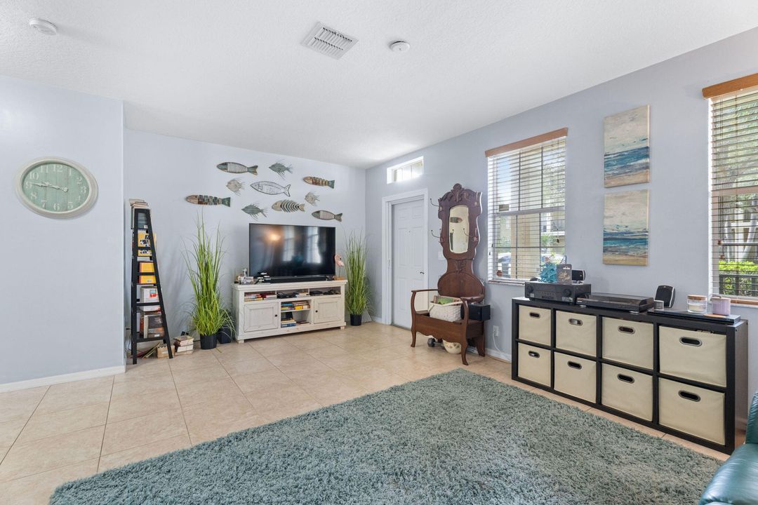 For Sale: $266,000 (3 beds, 2 baths, 1378 Square Feet)