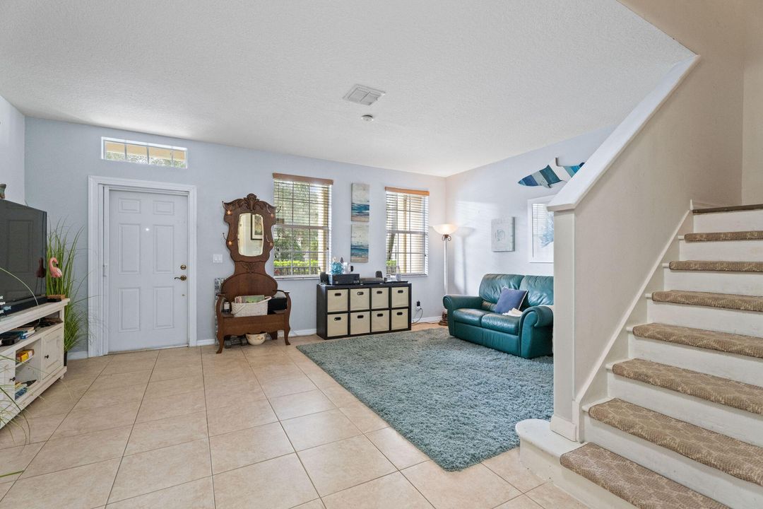 For Sale: $266,000 (3 beds, 2 baths, 1378 Square Feet)