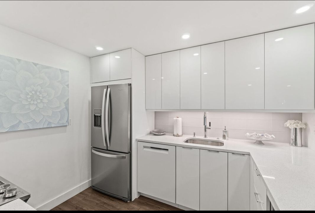 合同活跃: $281,999 (2 贝兹, 2 浴室, 1200 平方英尺)