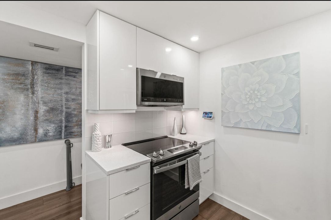 合同活跃: $281,999 (2 贝兹, 2 浴室, 1200 平方英尺)