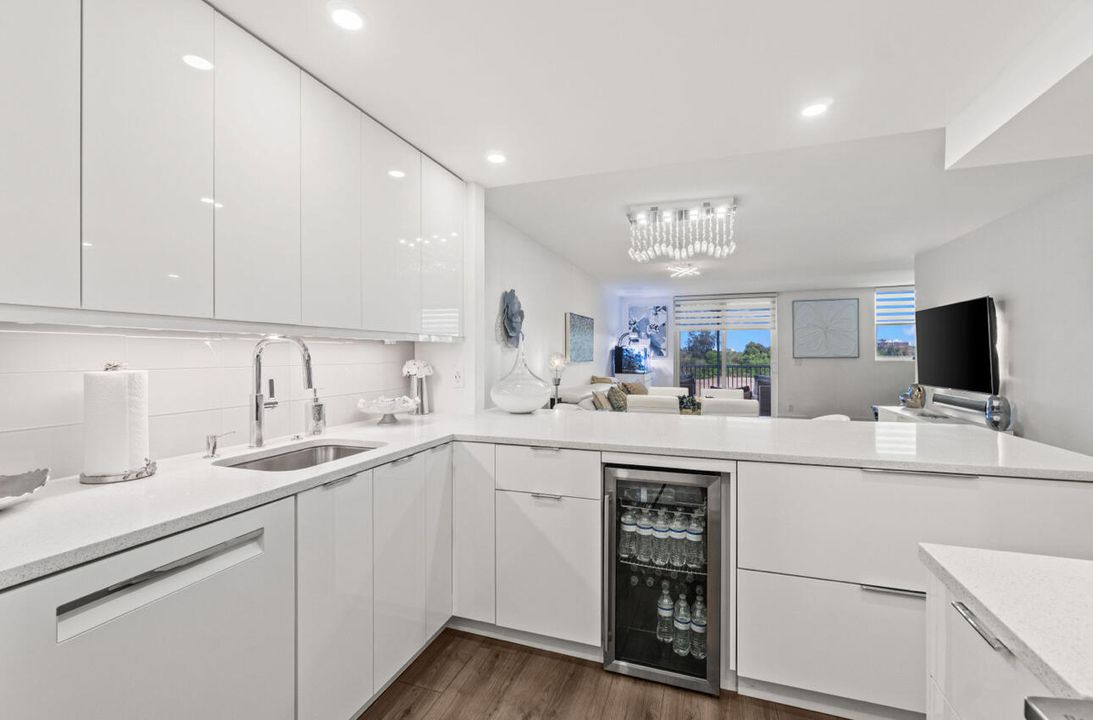 合同活跃: $281,999 (2 贝兹, 2 浴室, 1200 平方英尺)