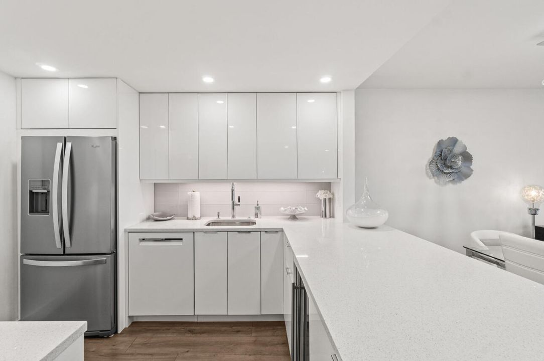 合同活跃: $281,999 (2 贝兹, 2 浴室, 1200 平方英尺)