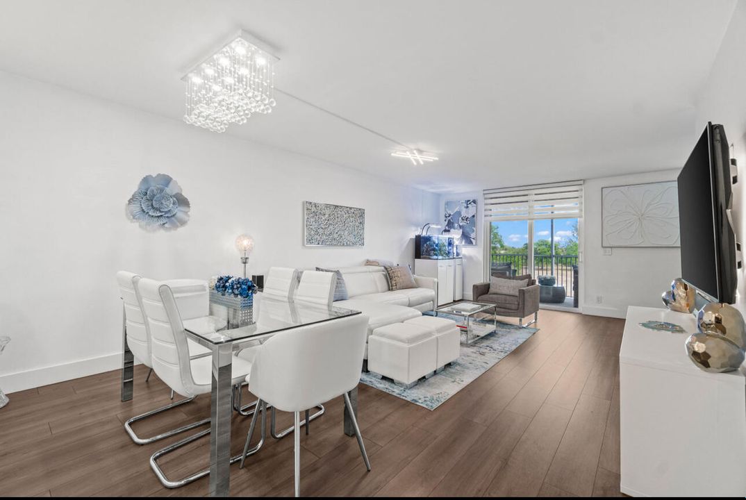 合同活跃: $281,999 (2 贝兹, 2 浴室, 1200 平方英尺)