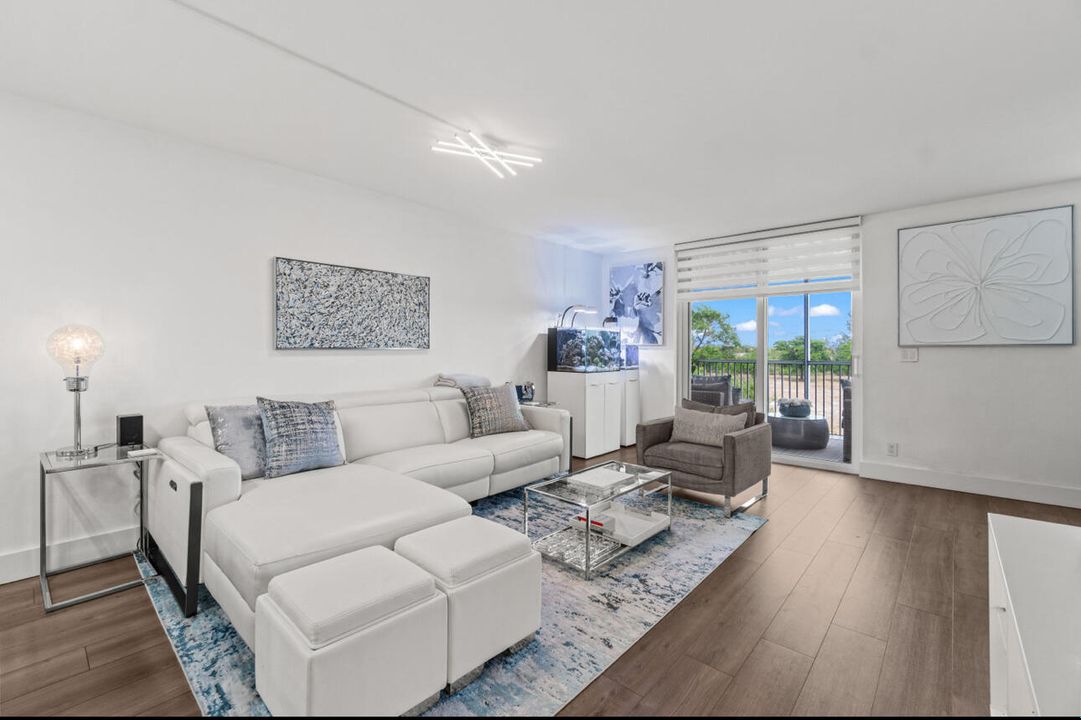 合同活跃: $281,999 (2 贝兹, 2 浴室, 1200 平方英尺)