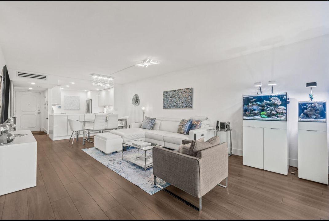 合同活跃: $281,999 (2 贝兹, 2 浴室, 1200 平方英尺)