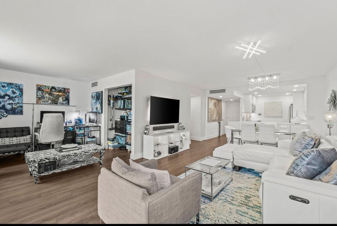 合同活跃: $281,999 (2 贝兹, 2 浴室, 1200 平方英尺)