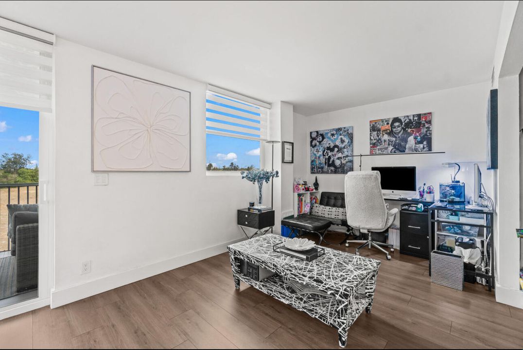 合同活跃: $281,999 (2 贝兹, 2 浴室, 1200 平方英尺)