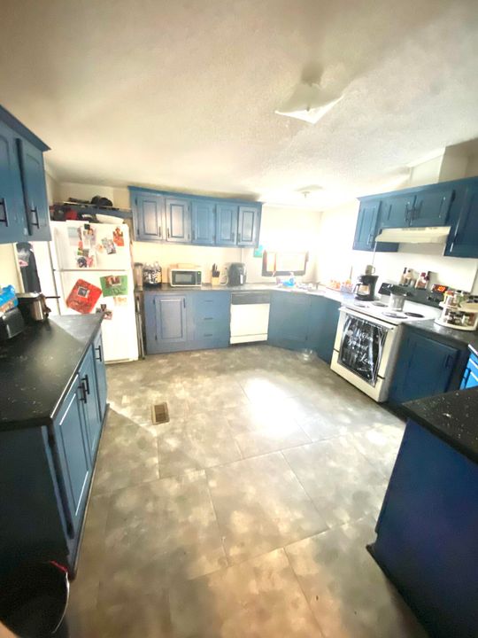 For Sale: $129,900 (3 beds, 2 baths, 1626 Square Feet)