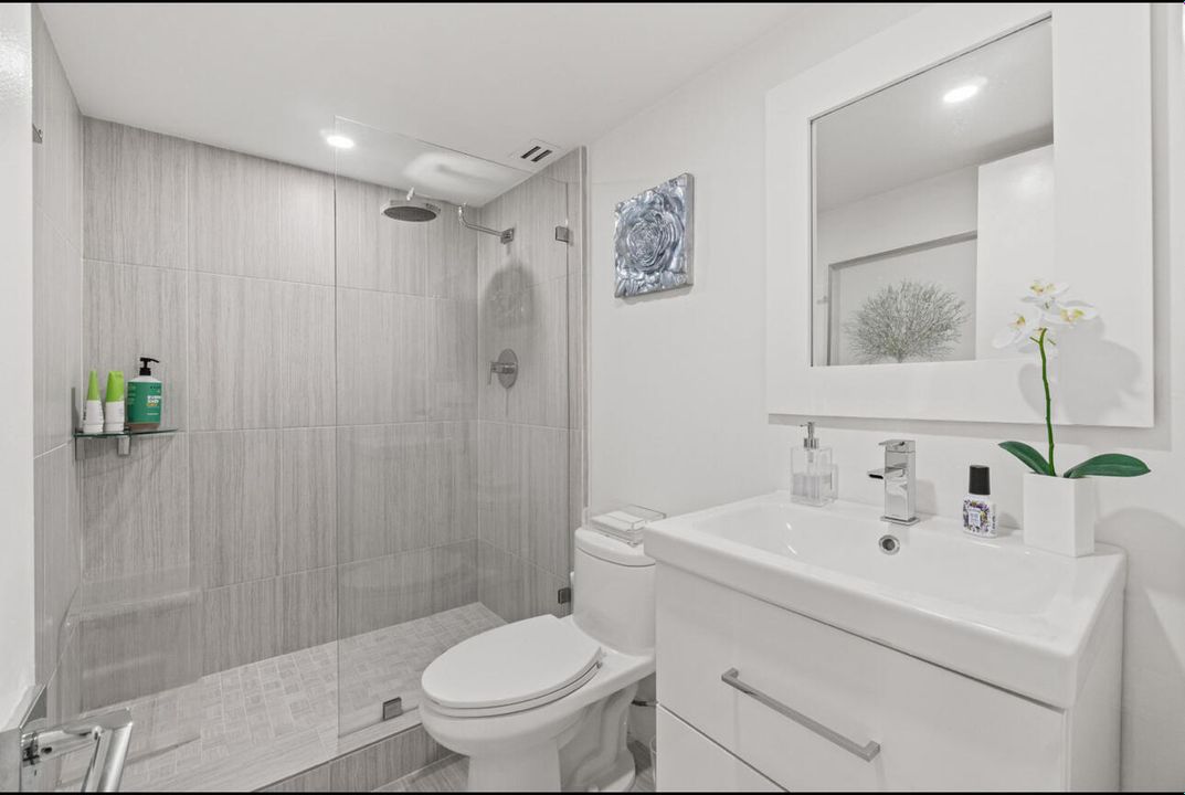 合同活跃: $281,999 (2 贝兹, 2 浴室, 1200 平方英尺)