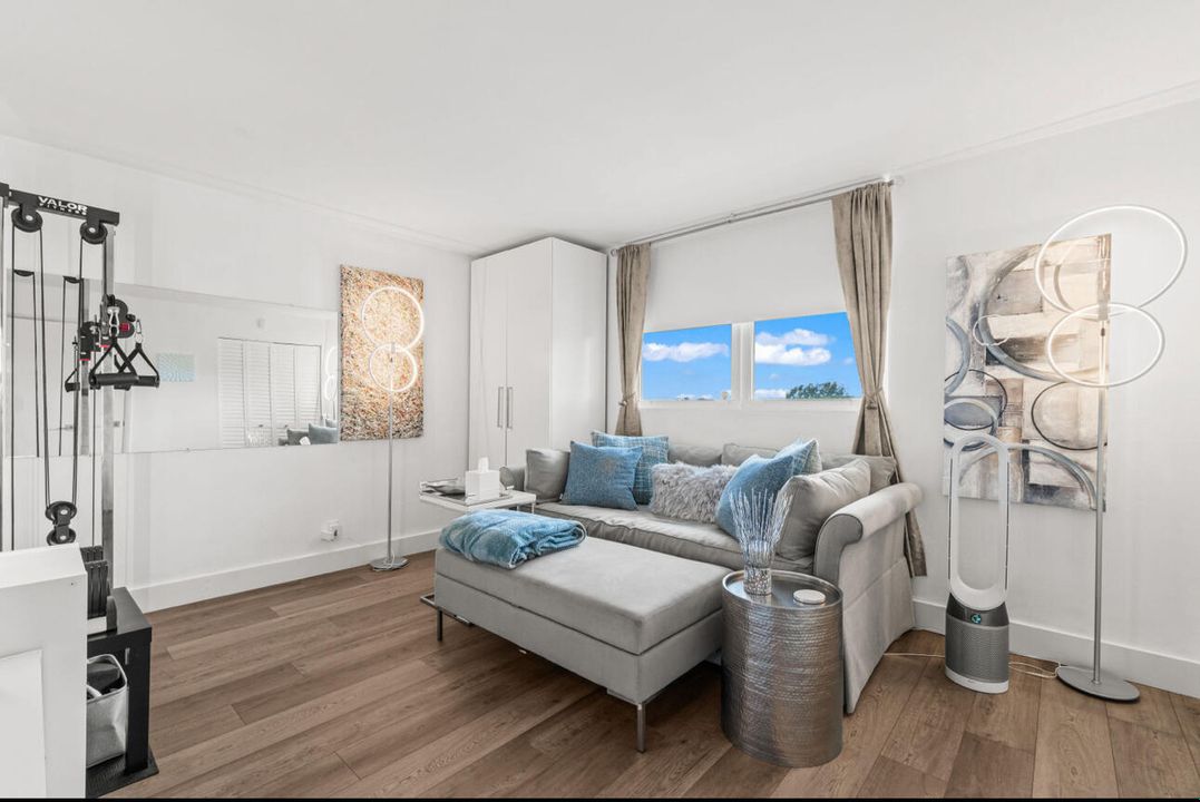 合同活跃: $281,999 (2 贝兹, 2 浴室, 1200 平方英尺)