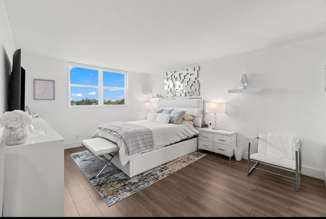 合同活跃: $281,999 (2 贝兹, 2 浴室, 1200 平方英尺)