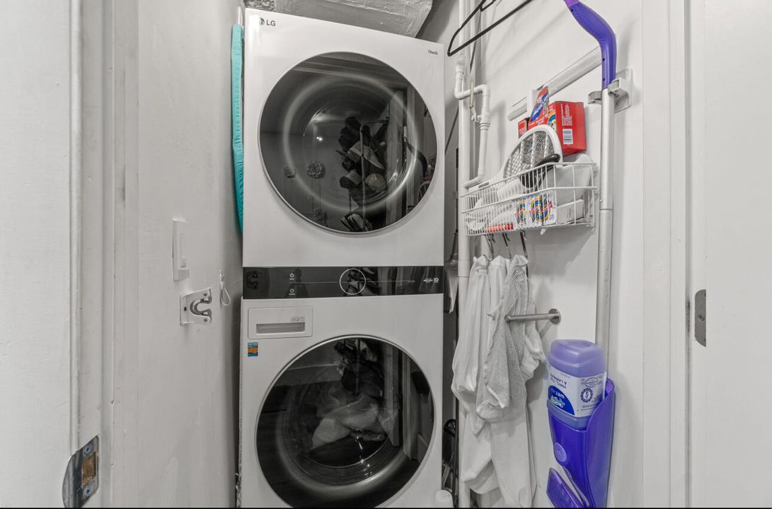 合同活跃: $281,999 (2 贝兹, 2 浴室, 1200 平方英尺)