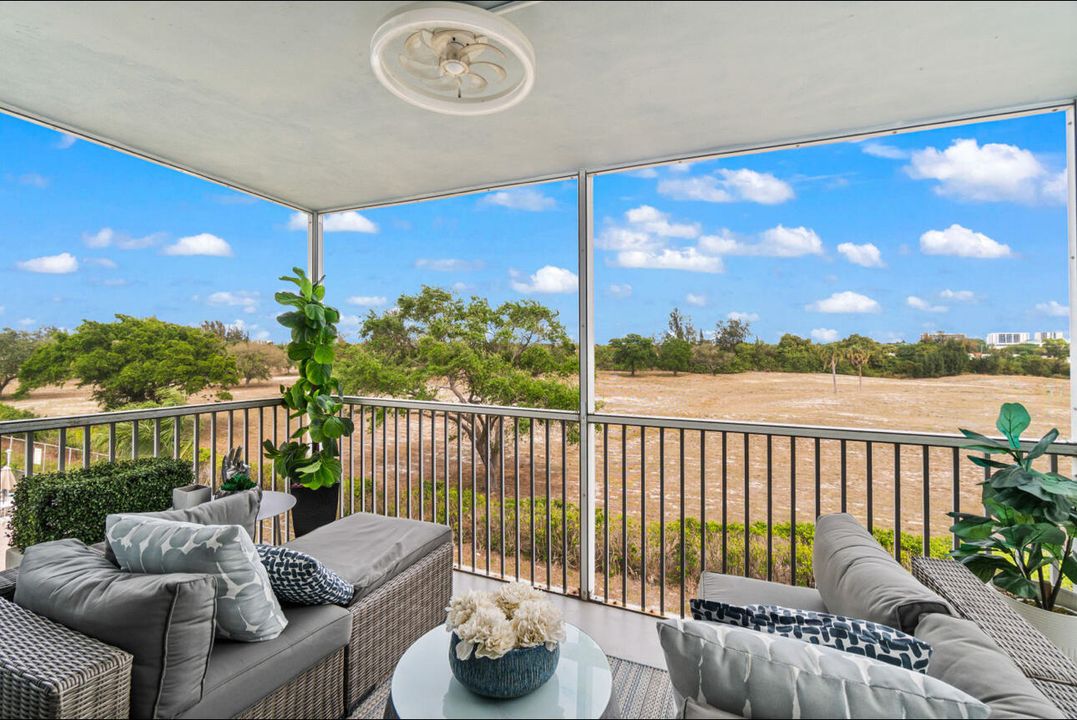 合同活跃: $281,999 (2 贝兹, 2 浴室, 1200 平方英尺)